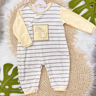 Macacão Trape Zape - Frasquinho de Perfume - Amarelo com Areia e Off Macacão Trape Zape - Frasquinho de Perfume - Amarelo com Areia e Off